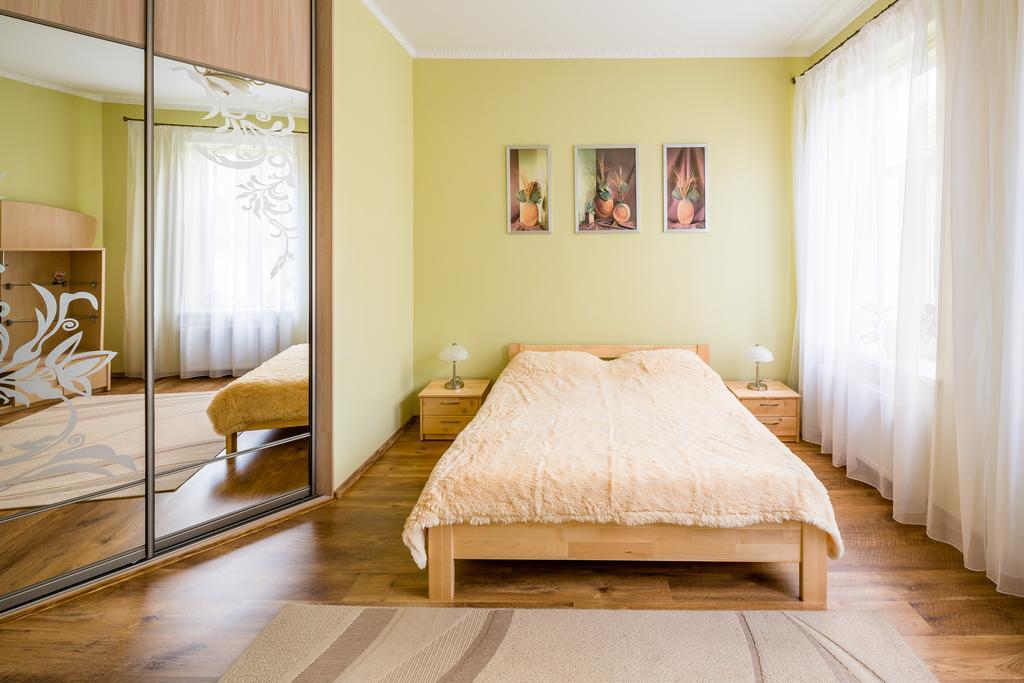 Rynok Square 5 Зі Світлом! Apartman Lviv Kültér fotó
