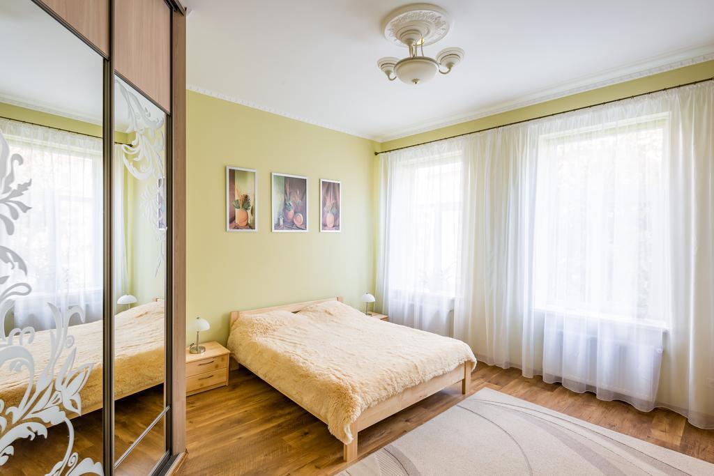 Rynok Square 5 Зі Світлом! Apartman Lviv Kültér fotó