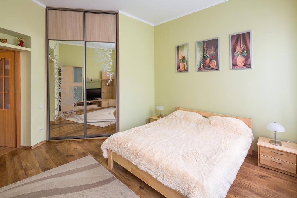Rynok Square 5 Зі Світлом! Apartman Lviv Kültér fotó